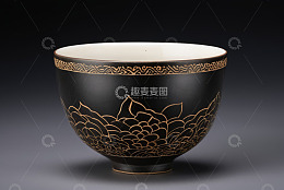 黑金花纹陶瓷碗特写
