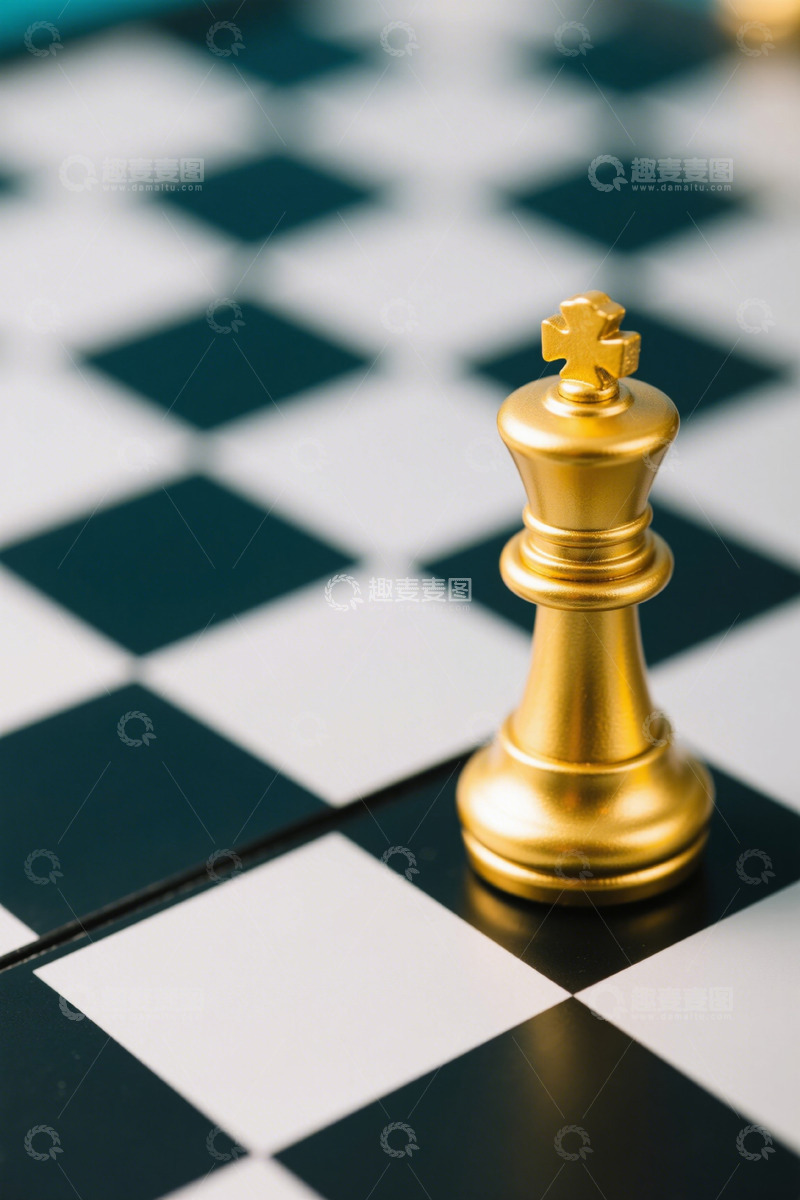高清大图下载【趣麦麦图】棋盘上的金色国际象棋棋子