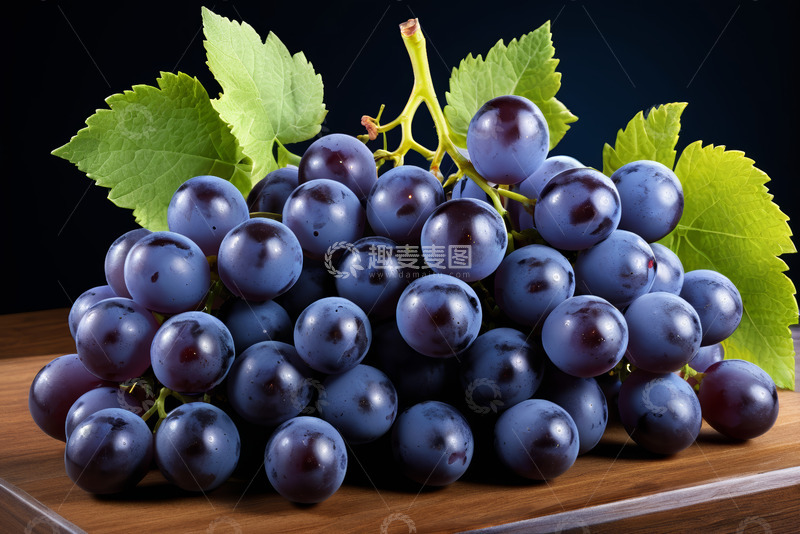 高清大图下载【趣麦麦图】紫葡萄果实与绿叶特写