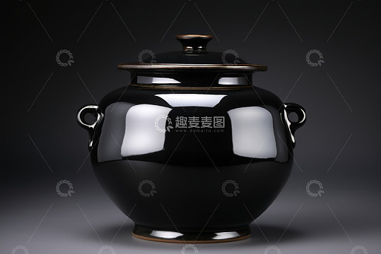 黑色带盖双耳陶瓷罐