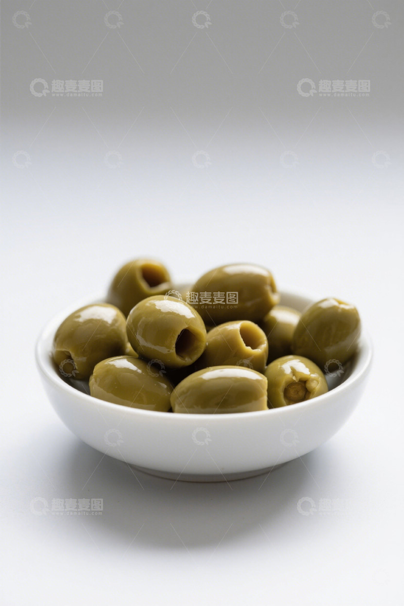 高清大图下载【趣麦麦图】白碗中盛放的绿色橄榄