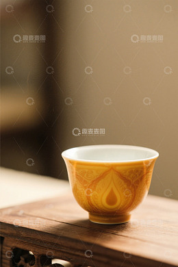 中式传统茶杯特写