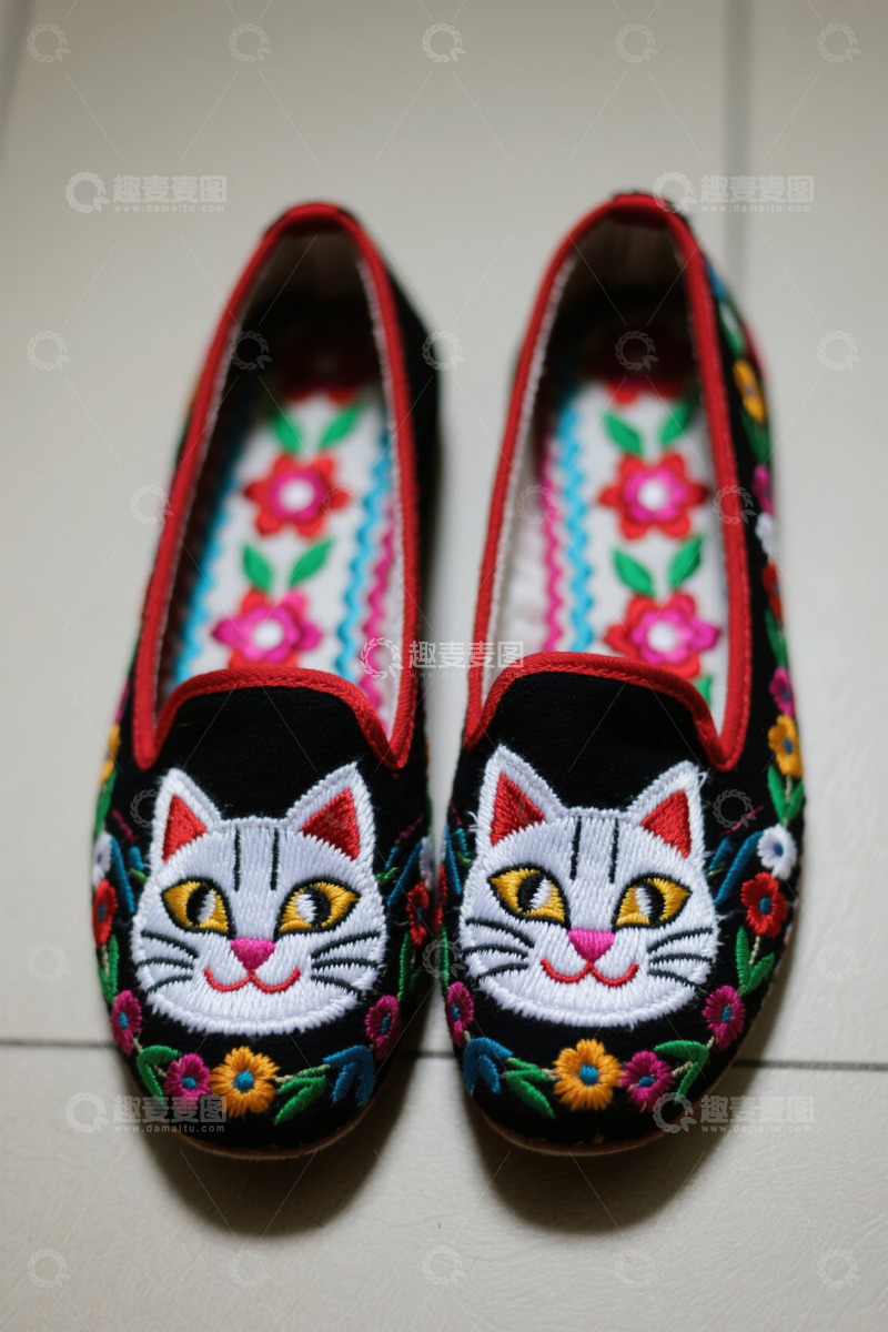 高清大图下载【趣麦麦图】刺绣猫咪图案女式平底鞋