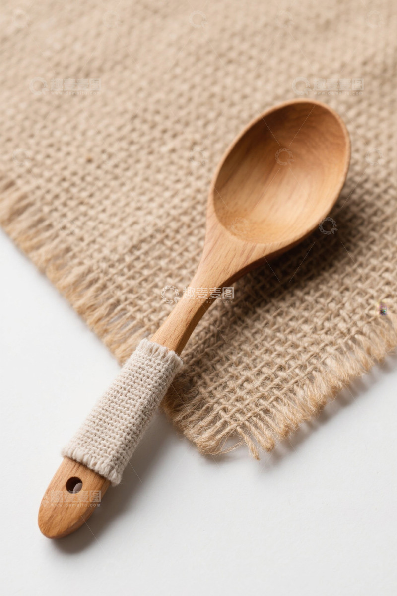 高清大图下载【趣麦麦图】麻布上的木质勺子特写