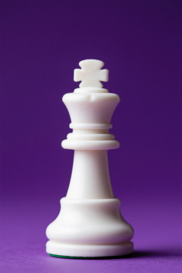 白色国际象棋国王棋子特写