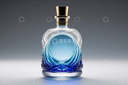 蓝色液体玻璃酒瓶特写