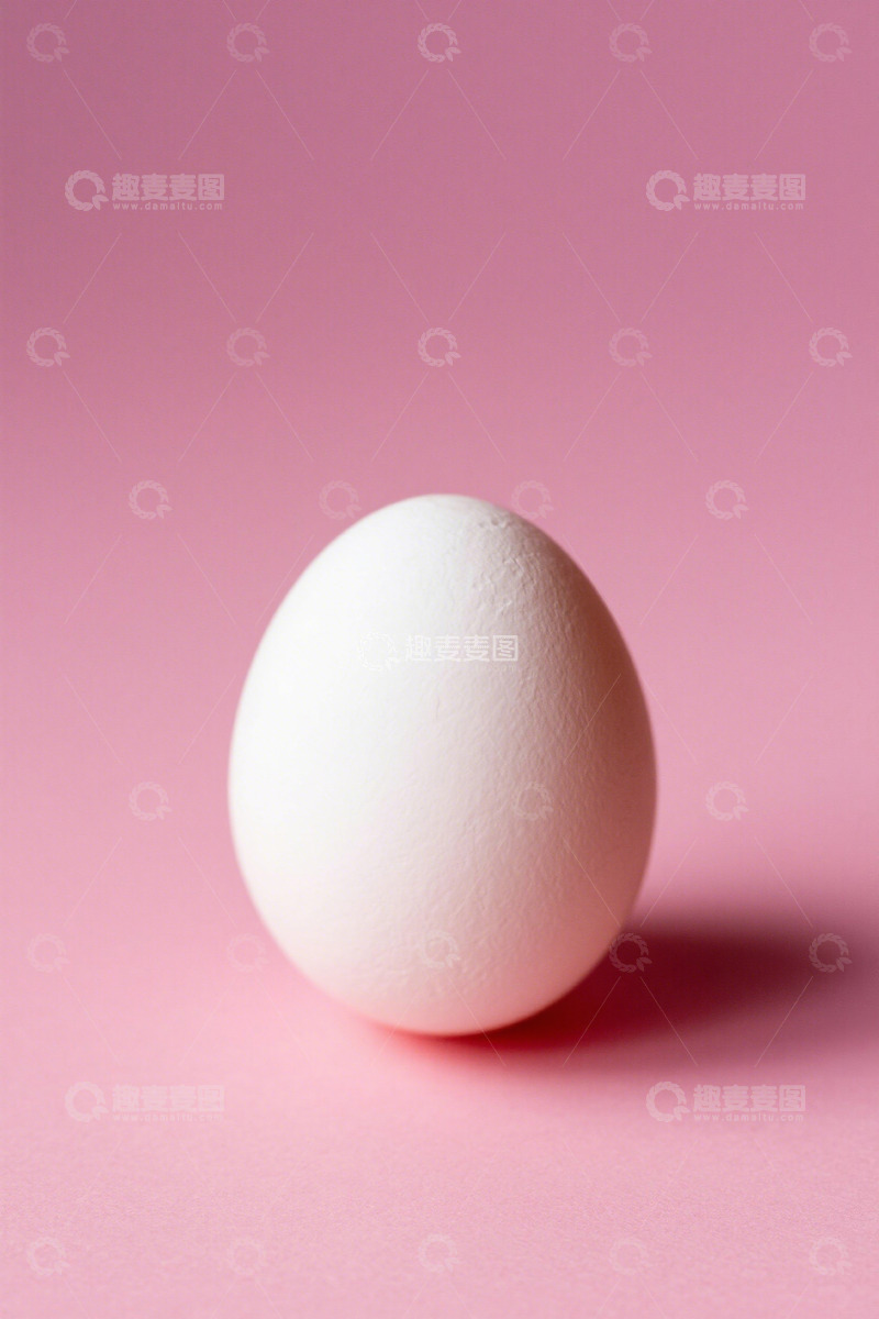 高清大图下载【趣麦麦图】粉色背景上的白色鸡蛋