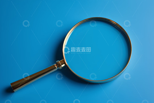 蓝色背景上的金属放大镜
