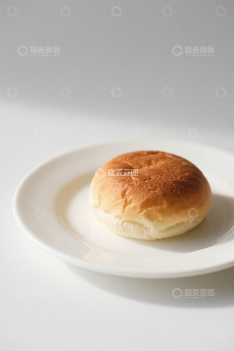 高清大图下载【趣麦麦图】白色盘上的面包特写