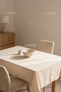简约室内餐桌及餐具布置
