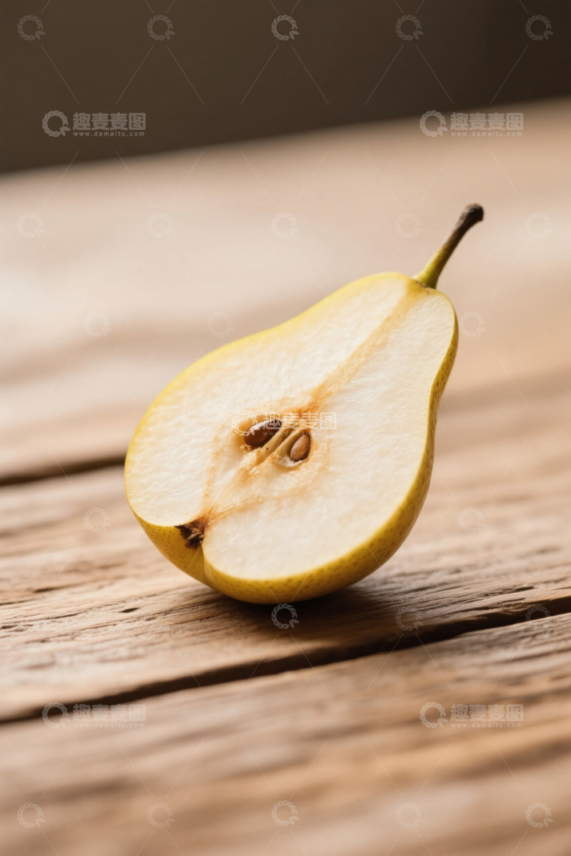 高清大图下载【趣麦麦图】木桌上的半颗梨子