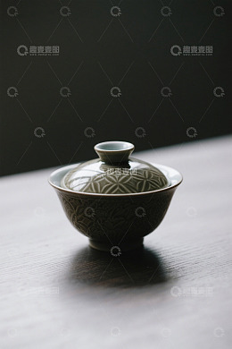 中式盖碗茶具特写