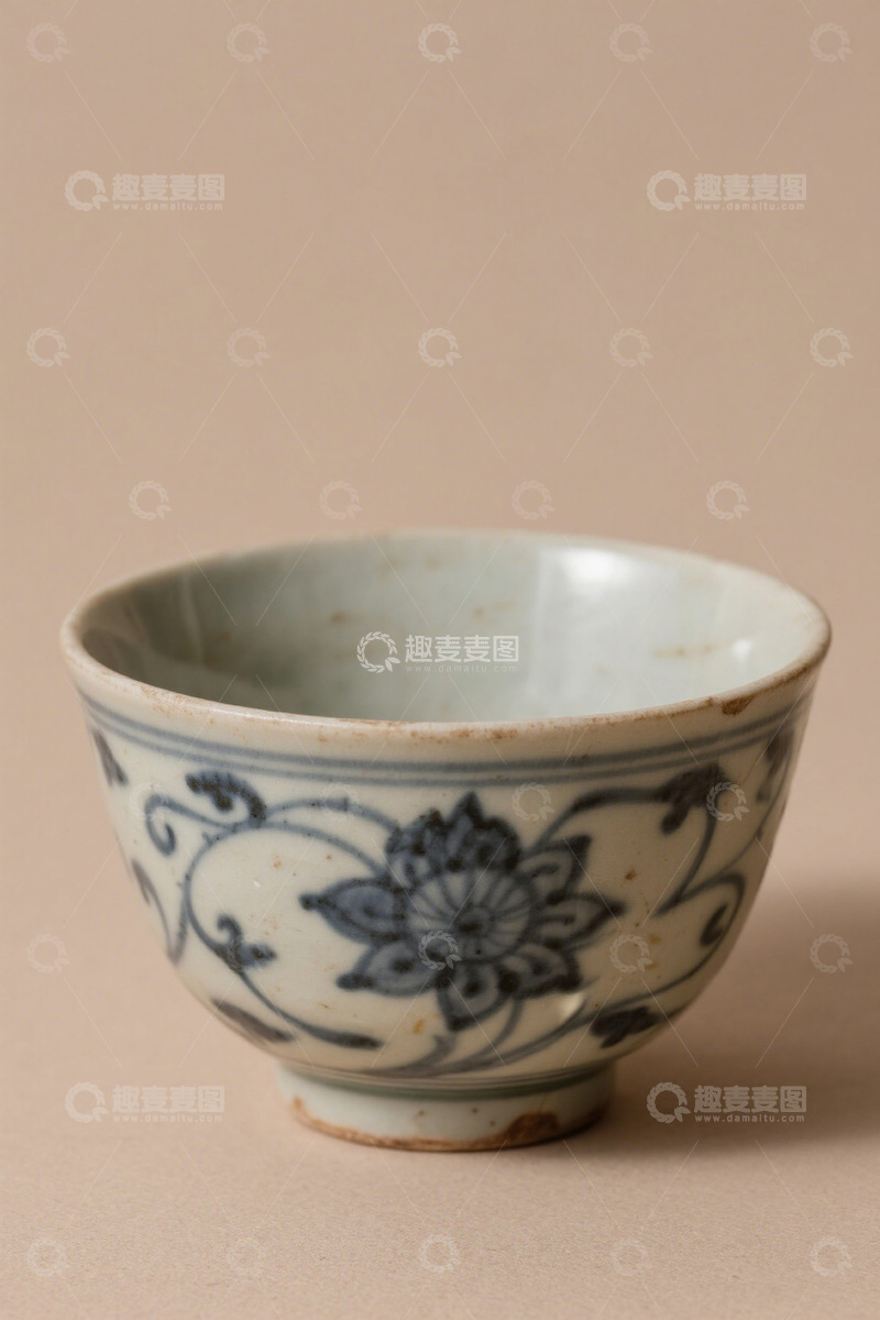 高清大图下载【趣麦麦图】蓝白花纹陶瓷茶杯特写