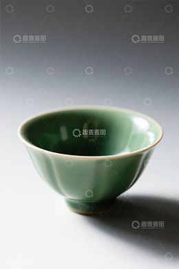 绿色瓷碗特写