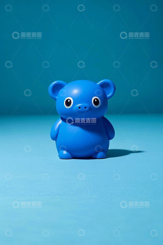 蓝色小熊造型玩具特写