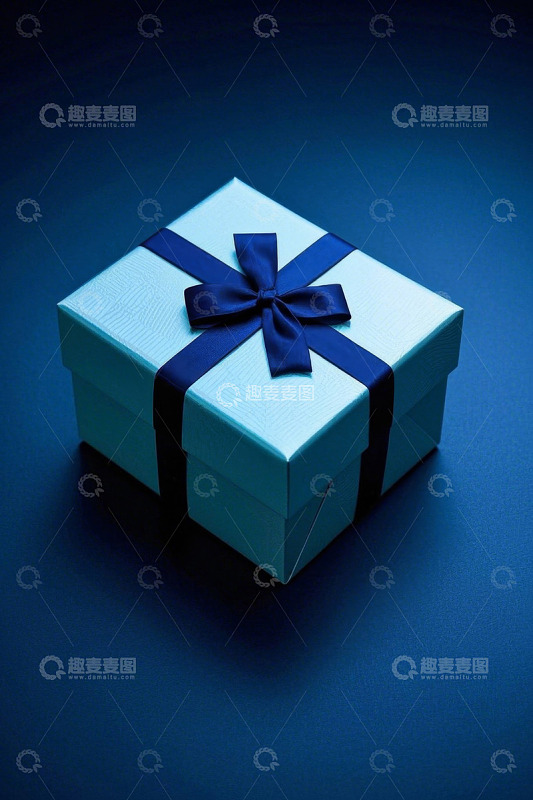 蓝色礼品盒带蝴蝶结装饰