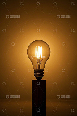 发光的复古灯泡特写