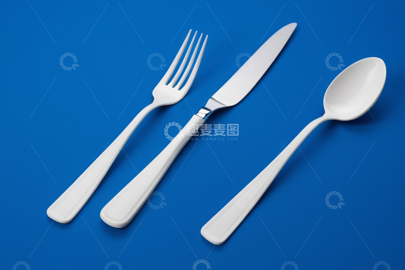 高清大图下载【趣麦麦图】蓝色背景白色餐具组合