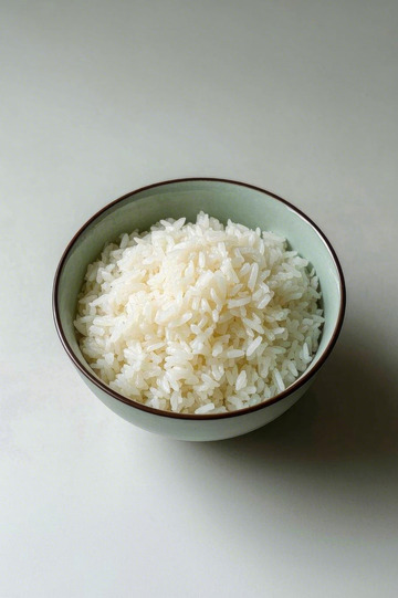 碗装白米饭微距特写