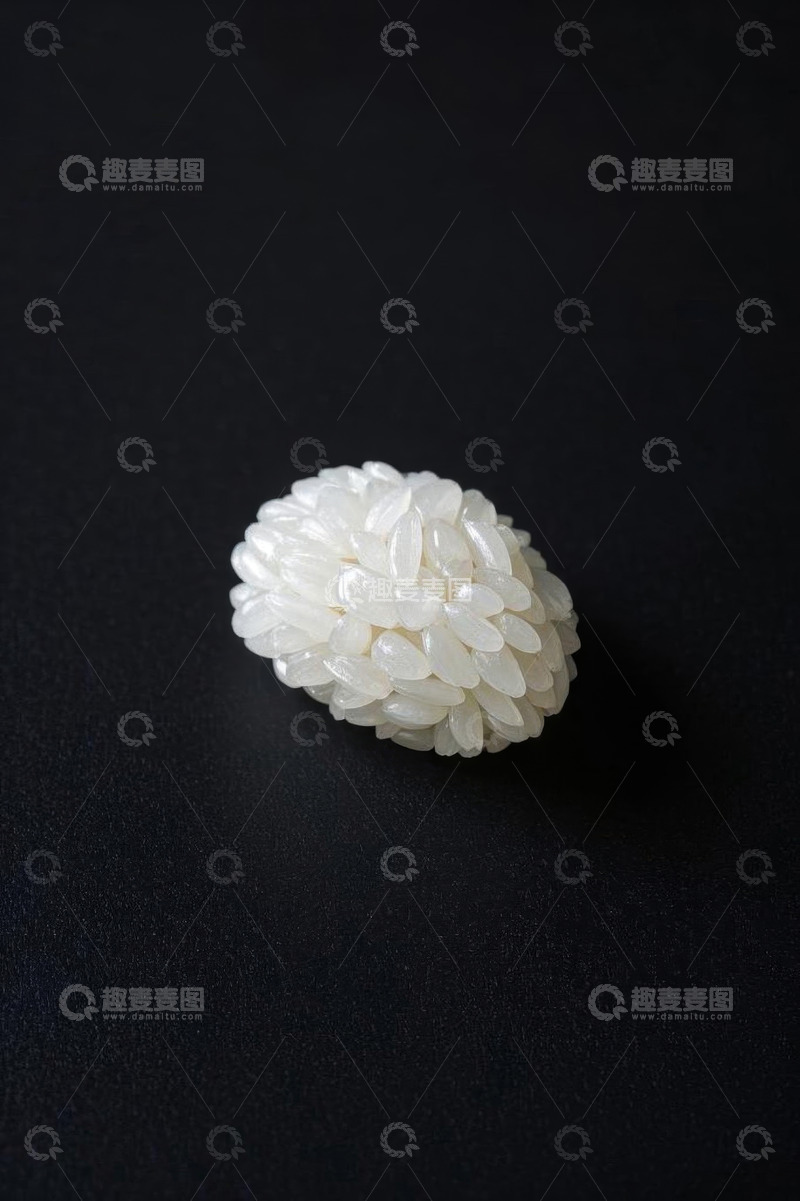 高清大图下载【趣麦麦图】黑色背景上的一堆大米粒