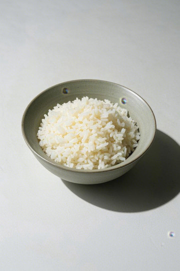 碗装白米饭特写