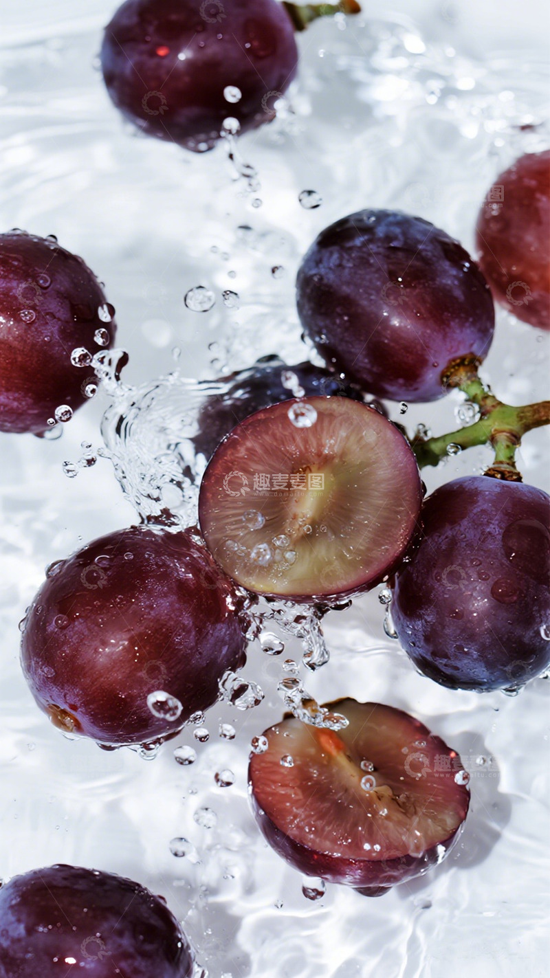 高清大图下载【趣麦麦图】新鲜葡萄水花四溅摄影