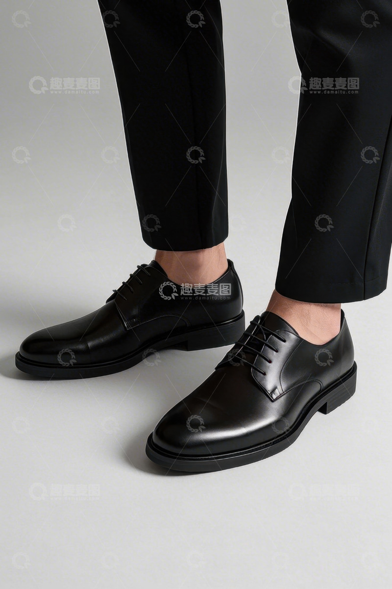 高清大图下载【趣麦麦图】男士黑色皮鞋搭配正装展示