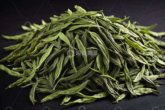 特写堆叠的新鲜绿茶茶叶