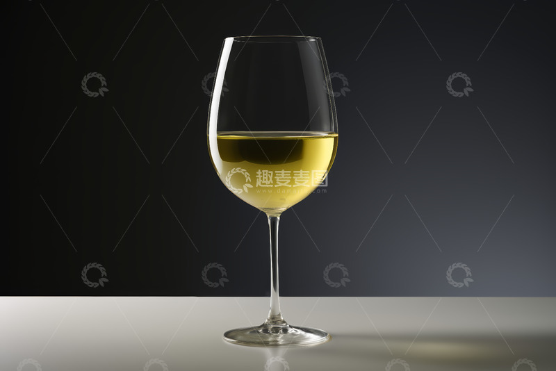 高清大图下载【趣麦麦图】高脚杯中的黄色液体