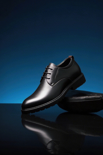 黑色男士皮鞋特写