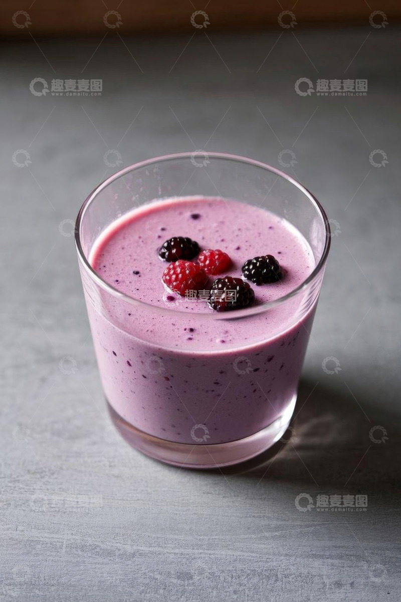 高清大图下载【趣麦麦图】玻璃杯装浆果混合饮料