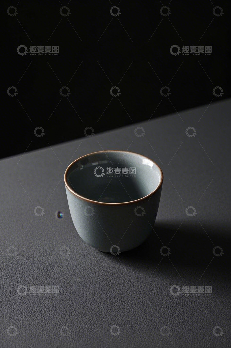 高清大图下载【趣麦麦图】灰色陶瓷茶杯特写