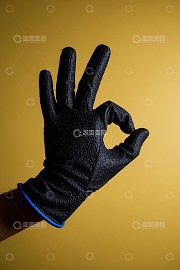 戴手套手比OK手势