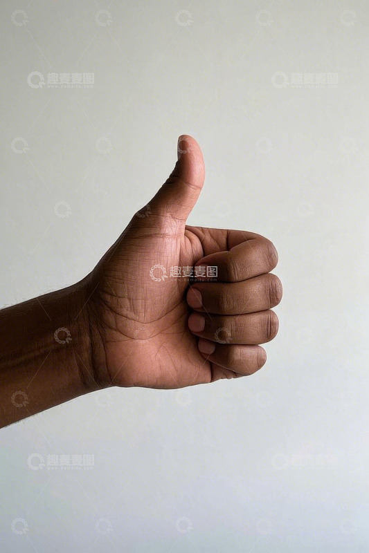手部特写竖起大拇指