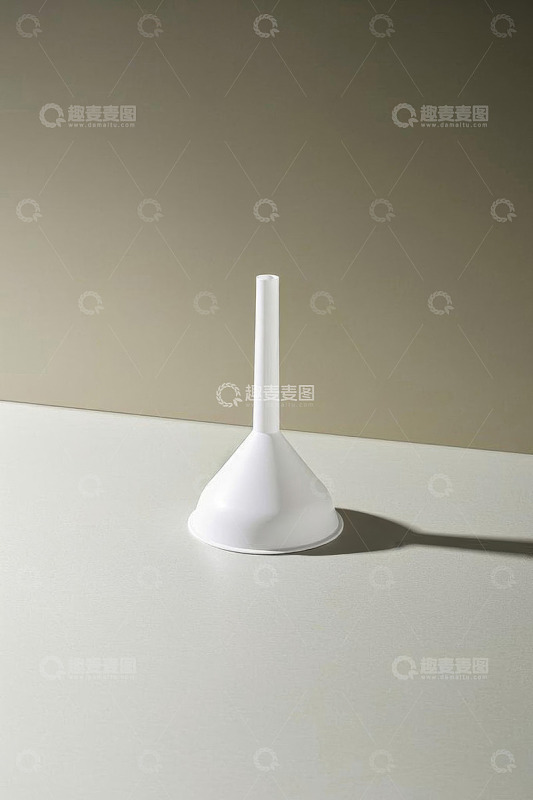 白色漏斗静物特写