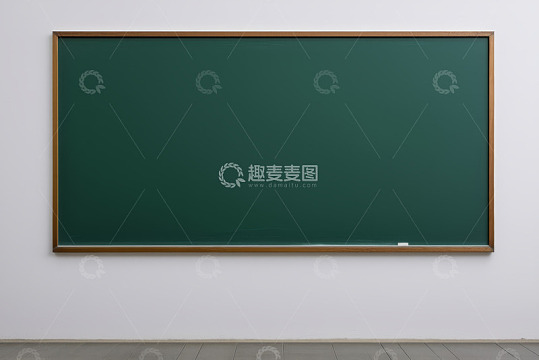 教室中空白的木质边框黑板