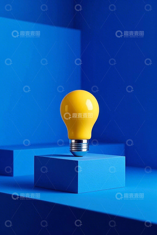 蓝色背景上的黄色灯泡静物