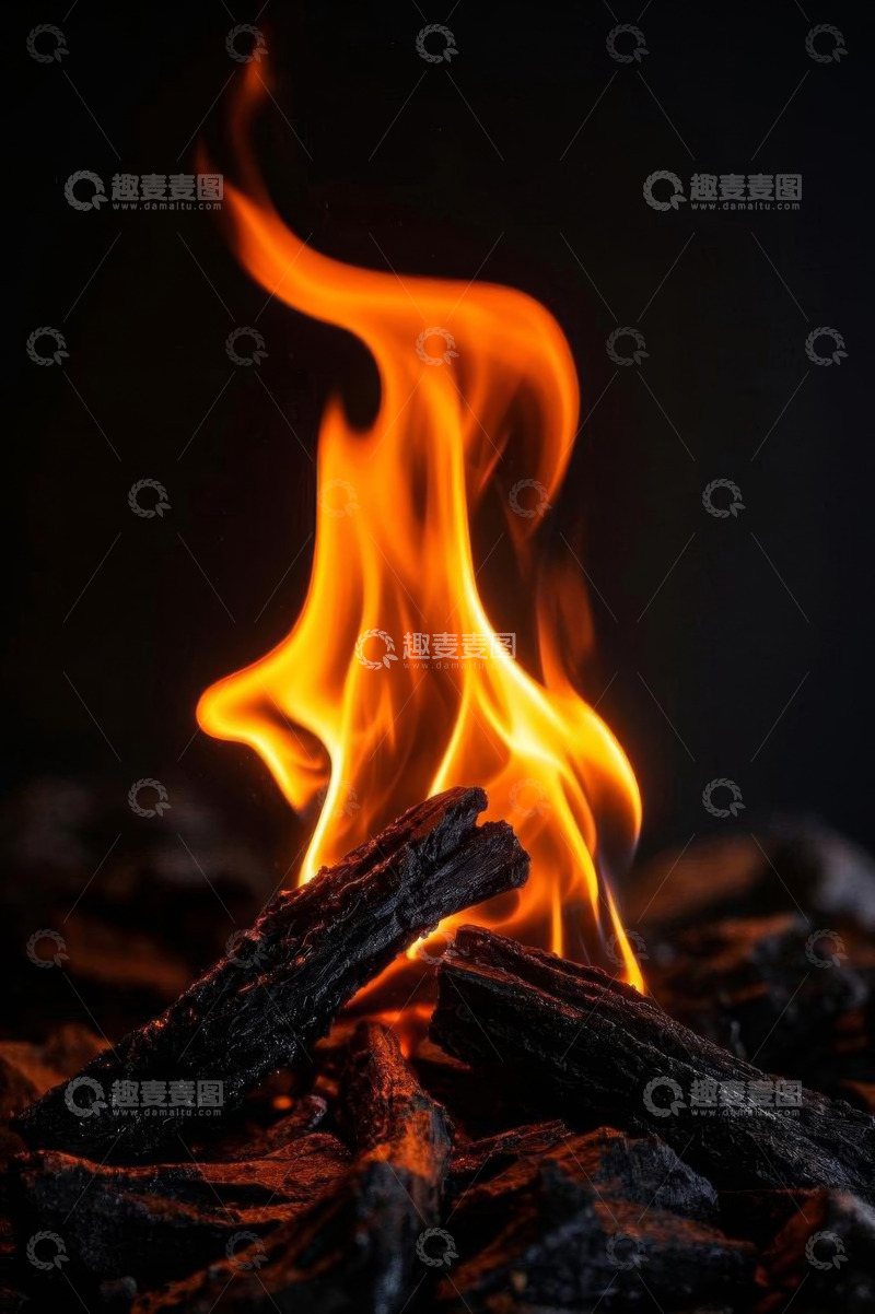 高清大图下载【趣麦麦图】燃烧的火焰与木炭特写