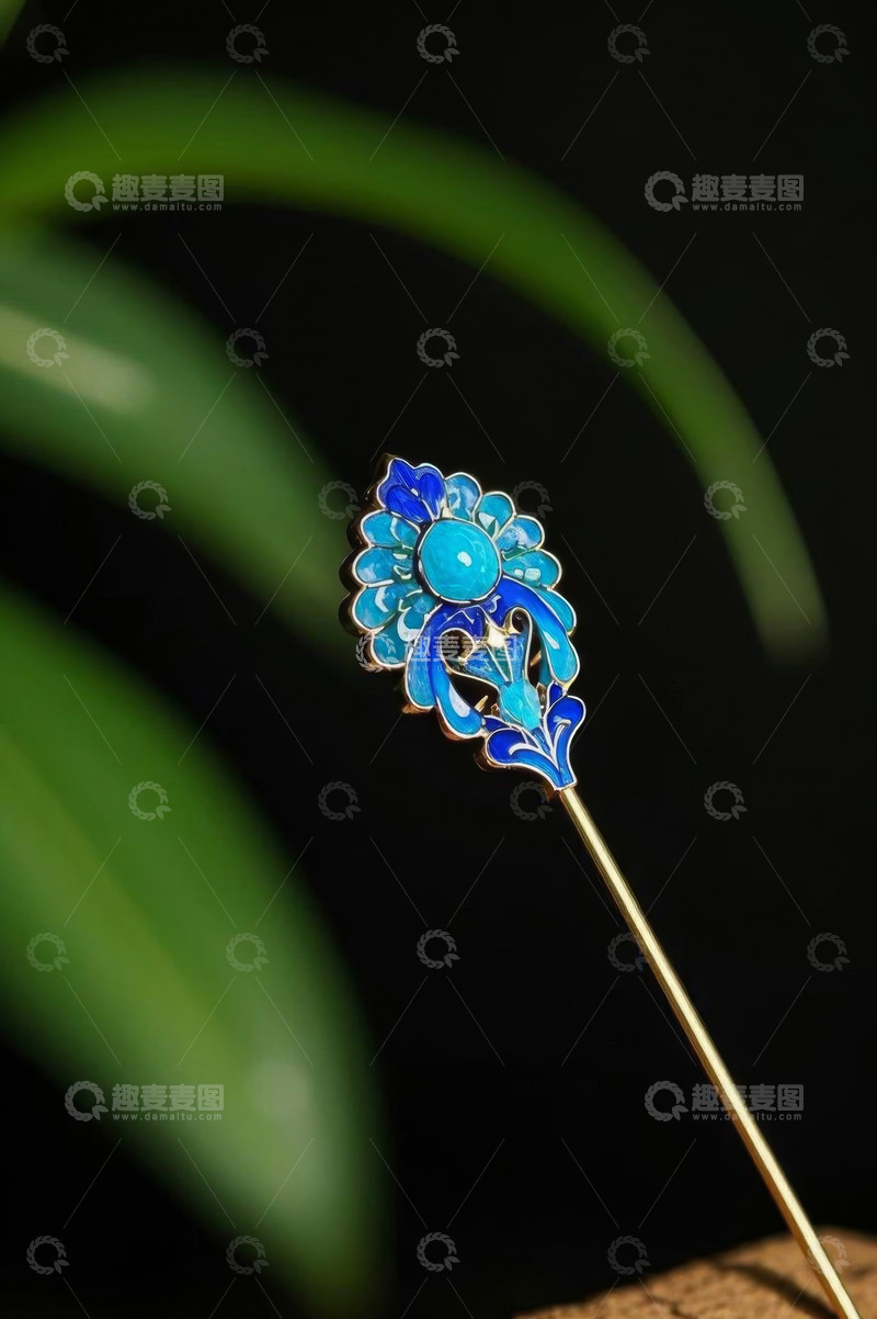 高清大图下载【趣麦麦图】蓝色花朵造型古风发簪特写