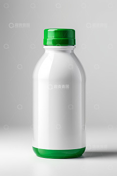 白色瓶子带绿色瓶盖特写