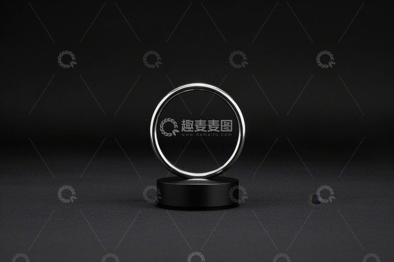 高清大图下载【趣麦麦图】黑色底座上的银色圆环静物
