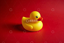 红色背景黄色橡皮鸭