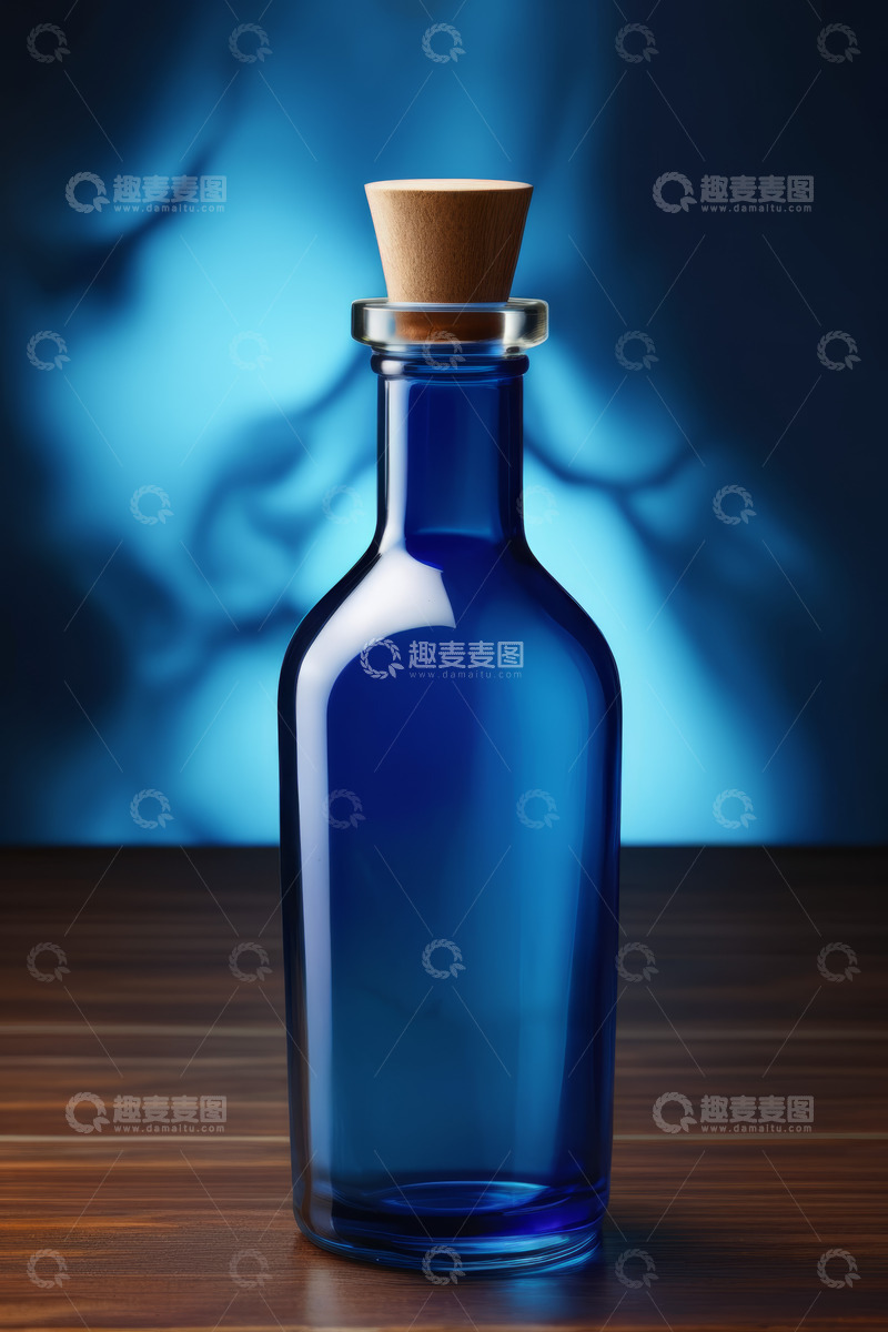 高清大图下载【趣麦麦图】蓝色玻璃瓶配软木塞特写