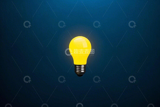 蓝色背景发光灯泡