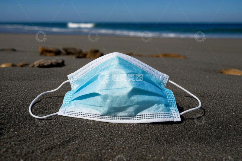 高清大图下载【趣麦麦图】沙滩上的蓝色医用口罩