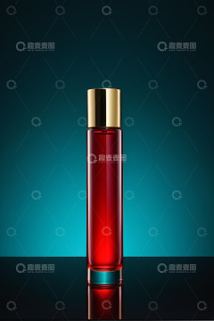 红色液体化妆品瓶子特写