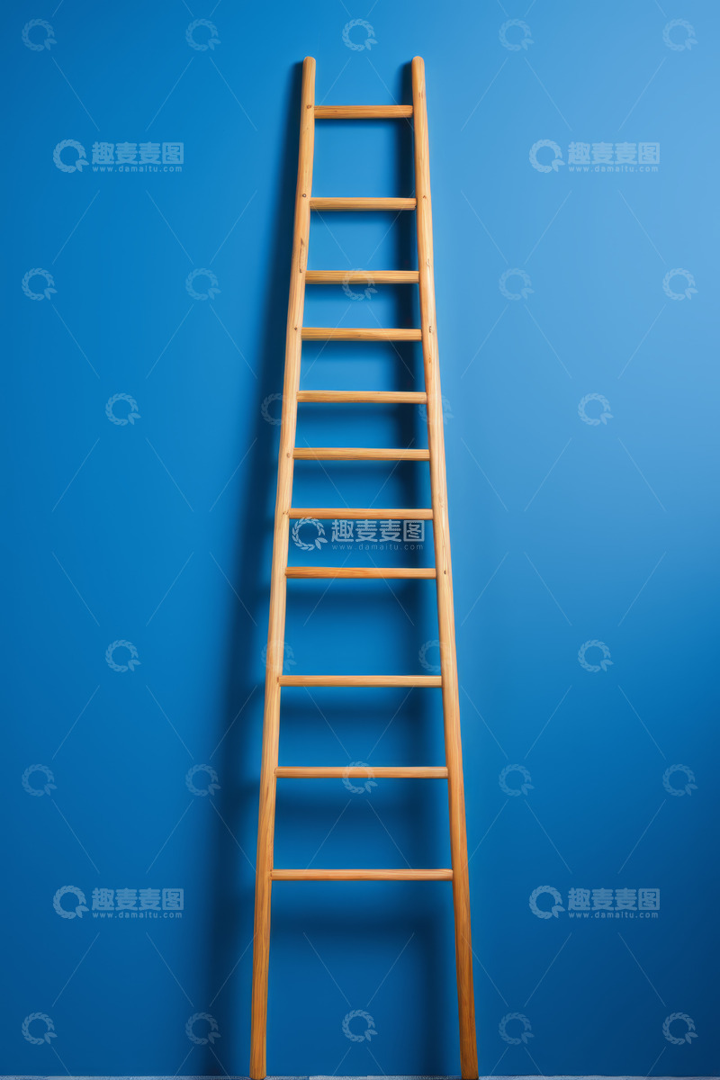 高清大图下载【趣麦麦图】蓝色背景前的木质梯子
