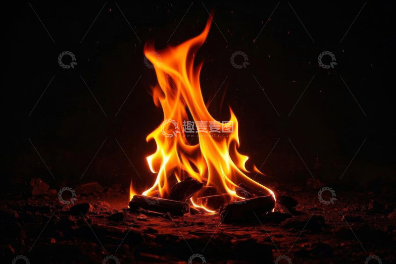 高清大图下载【趣麦麦图】夜晚篝火燃烧特写