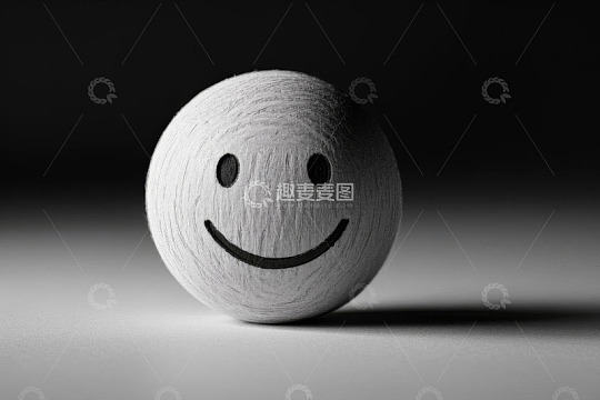 带微笑符号的球形物体特写