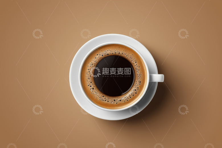 白色咖啡杯中的浓缩咖啡